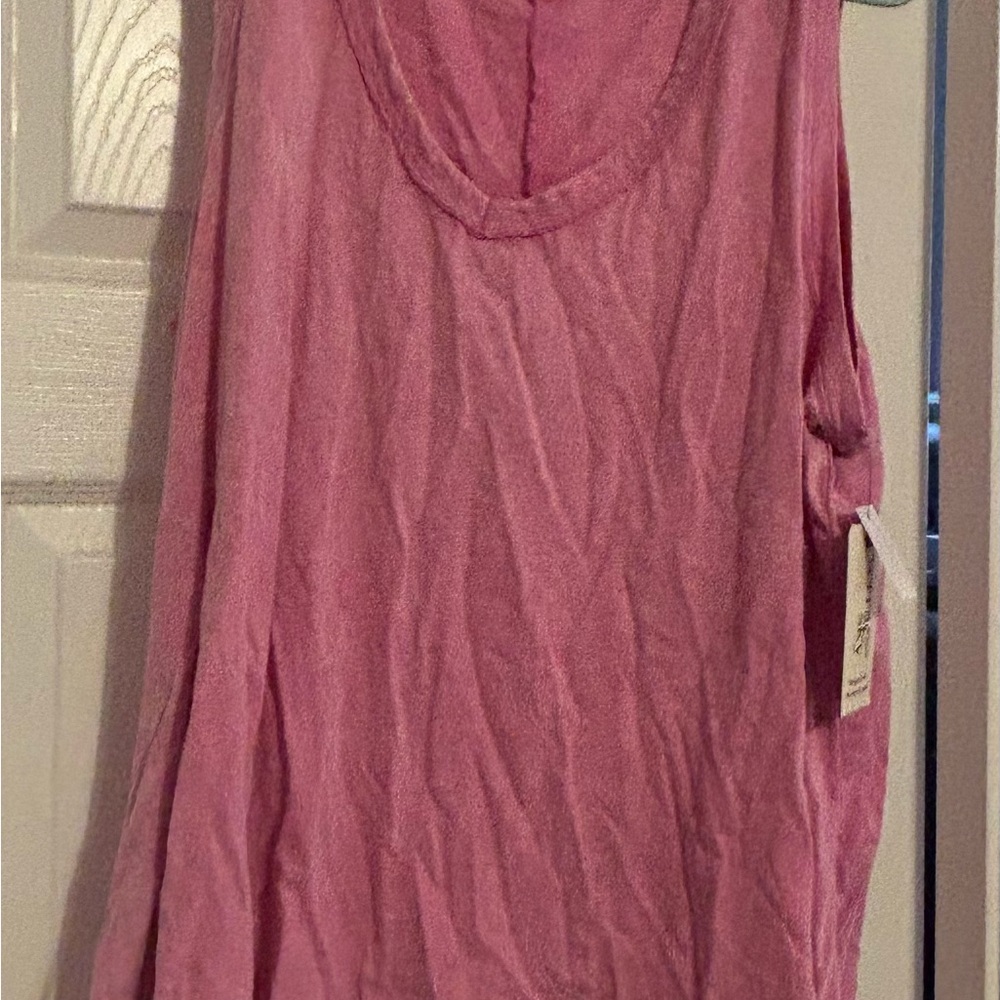 Sleeveless V-Neck Tank Top in Dusty Rose